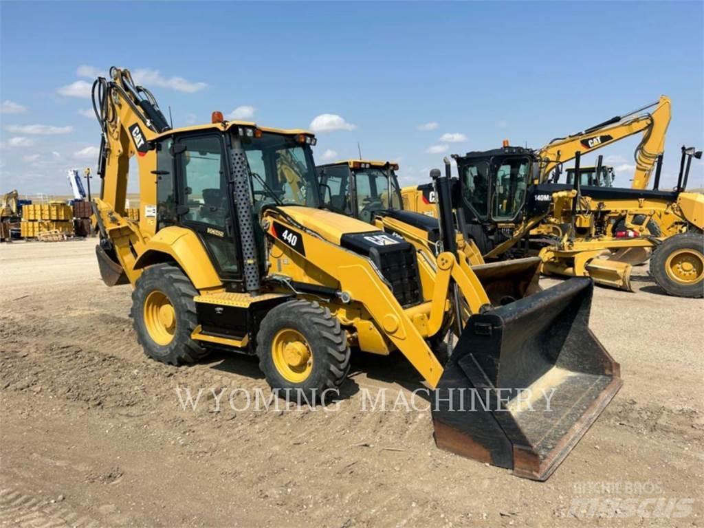 CAT 440 Retroescavadoras