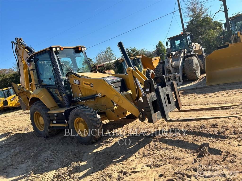 CAT 440 Retroescavadoras