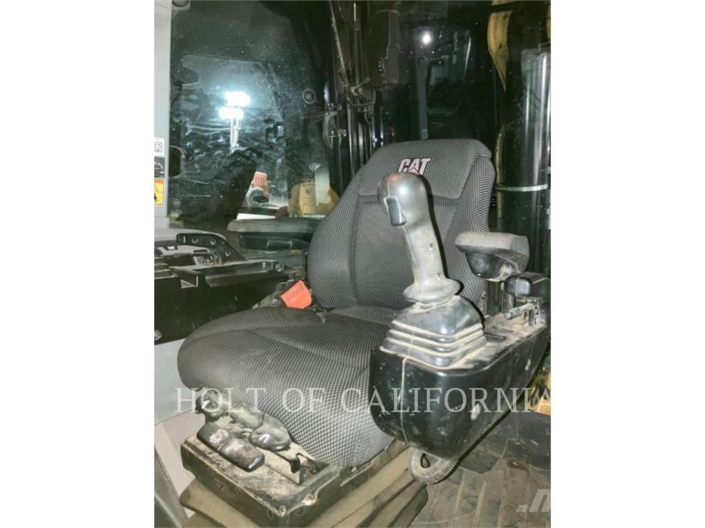 CAT 440 Retroescavadoras
