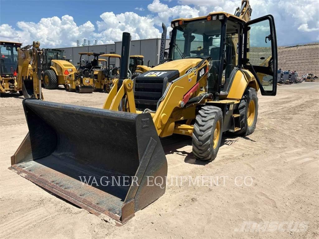 CAT 440 Retroescavadoras