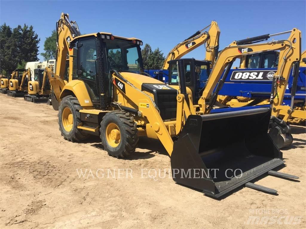 CAT 440 Retroescavadoras