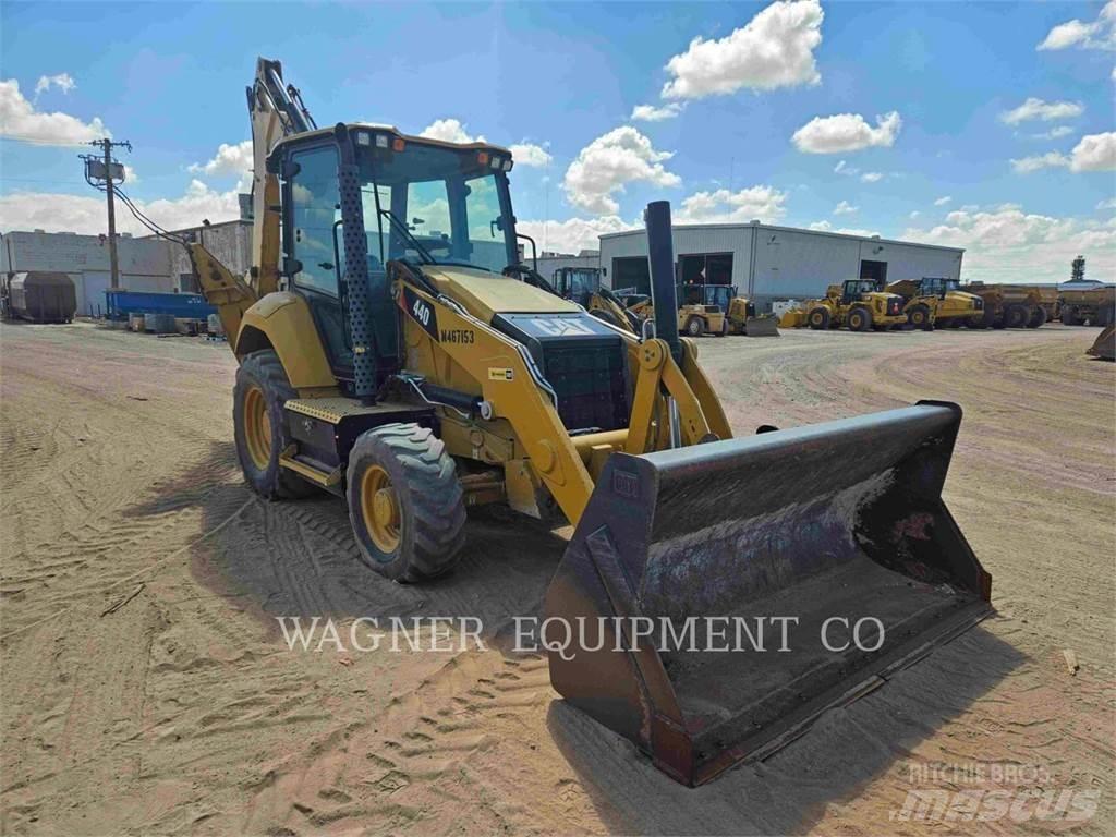 CAT 440 Retroescavadoras