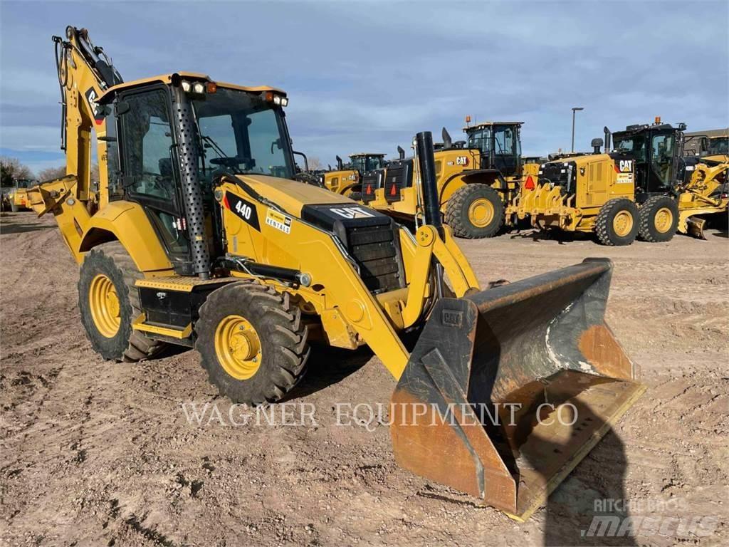 CAT 440 Retroescavadoras
