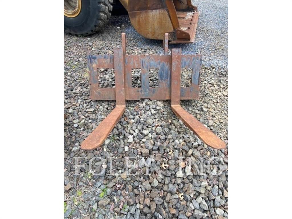 CAT 48 PALLET FORKS Forquilhas