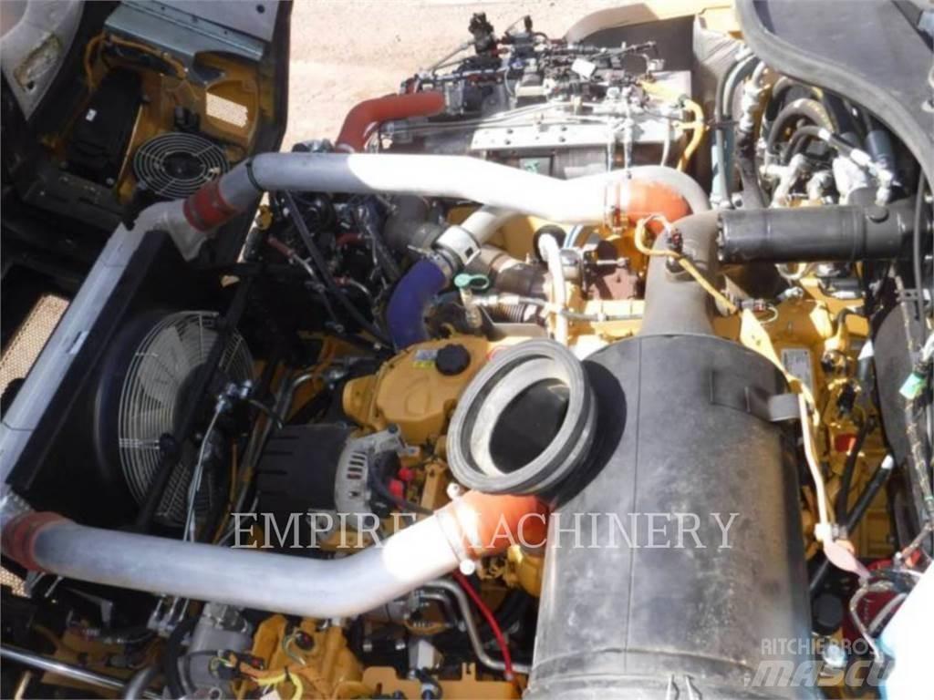 CAT 725-04 Camiões articulados