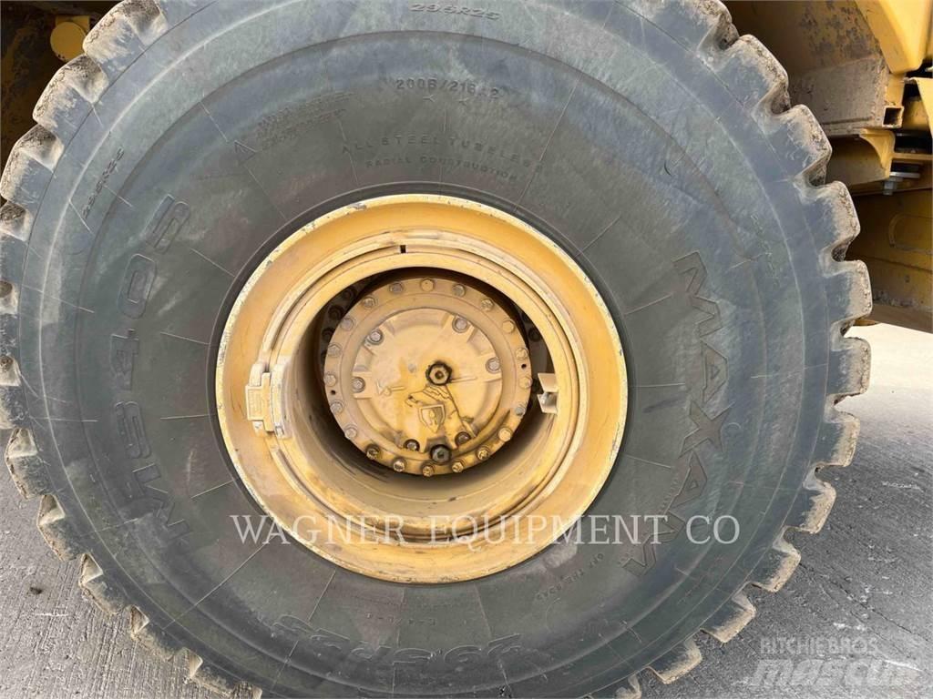 CAT 740B WT Auto-tanques