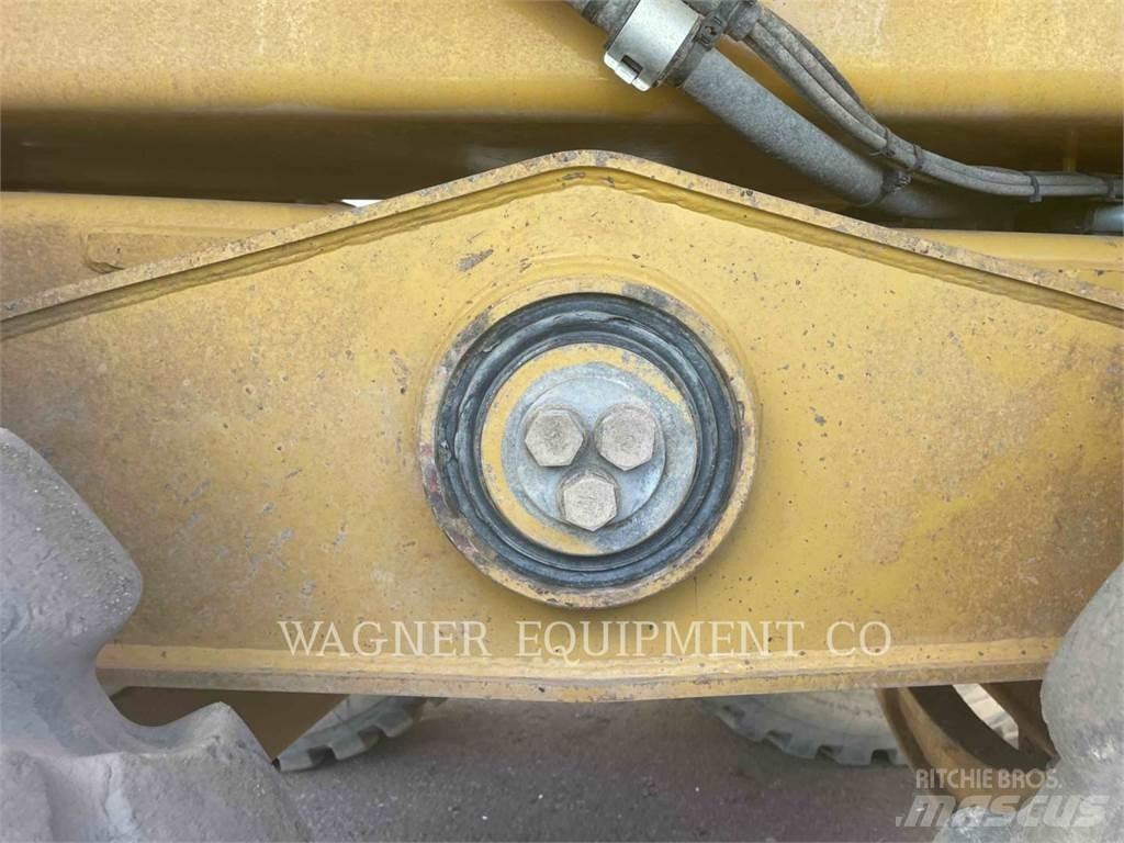 CAT 740B WT Auto-tanques