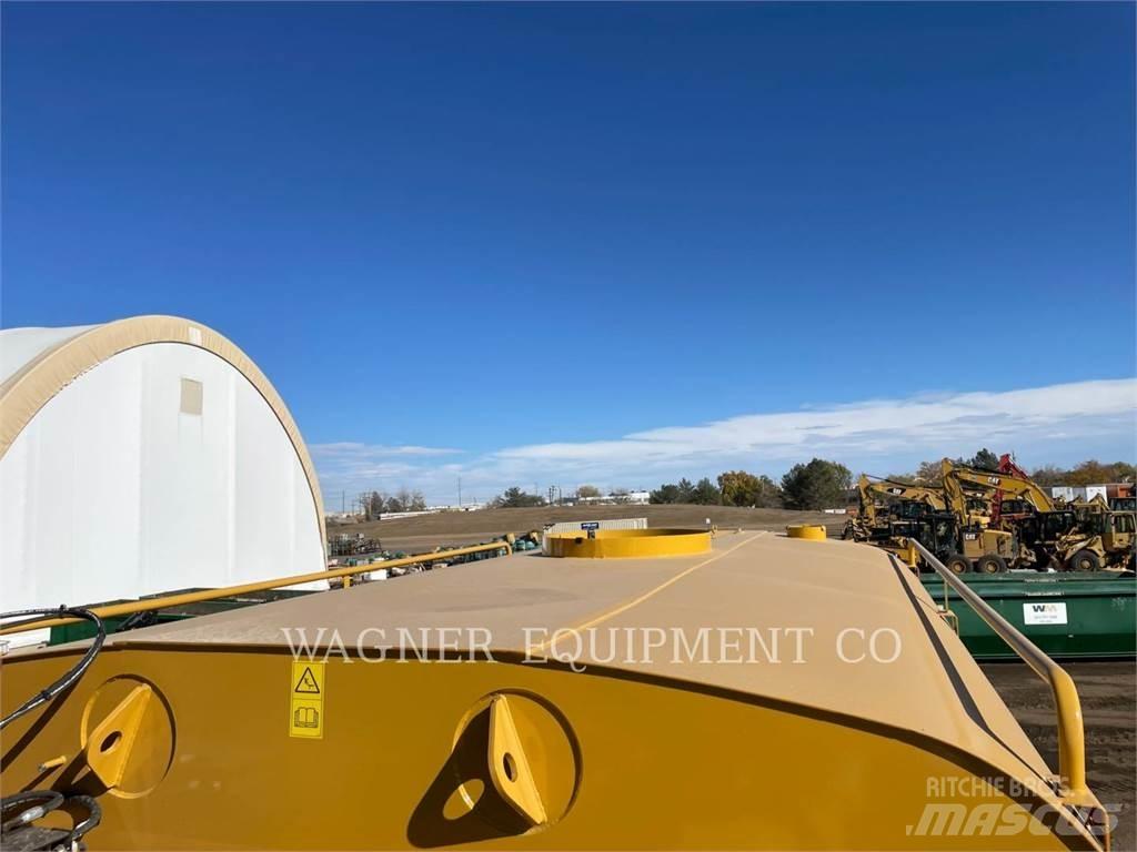 CAT 740B WT RB Auto-tanques