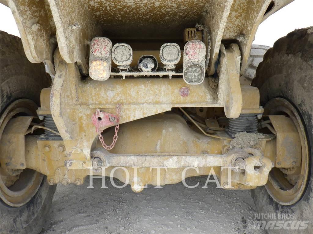 CAT 74504 Camiões articulados