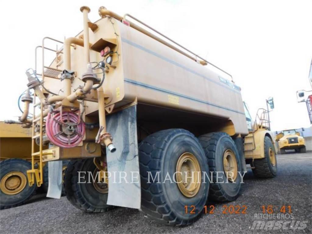 CAT 745C WT Auto-tanques