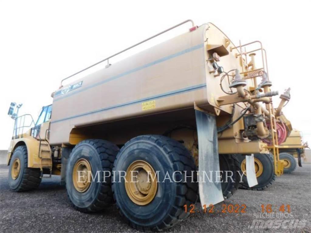 CAT 745C WT Auto-tanques