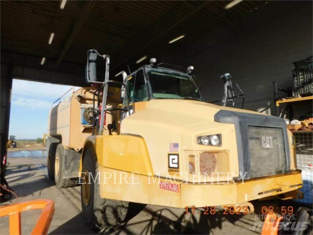 CAT 745C WT Auto-tanques