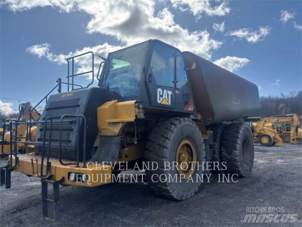 CAT 775F WW Auto-tanques
