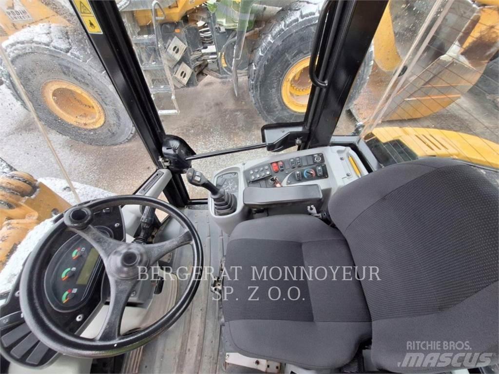 CAT 906M Pás carregadoras de rodas