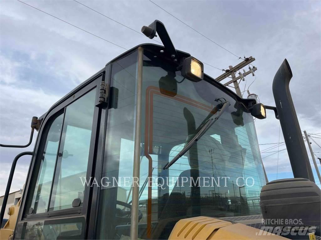 CAT 906M Pás carregadoras de rodas