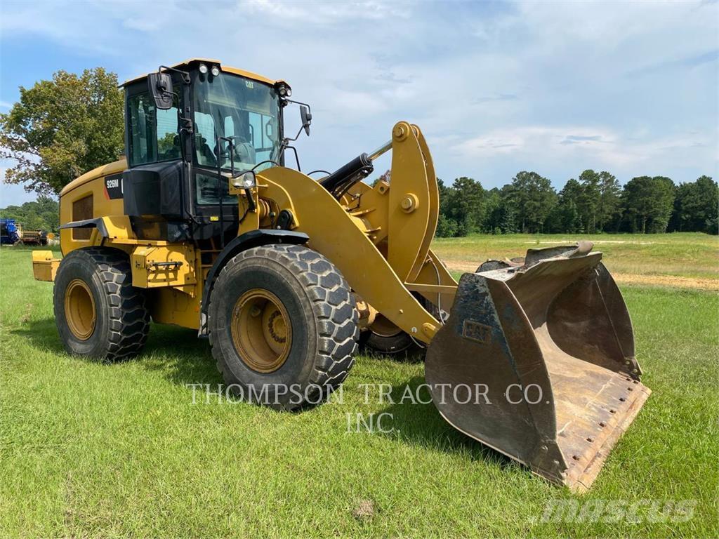 CAT 926M Pás carregadoras de rodas