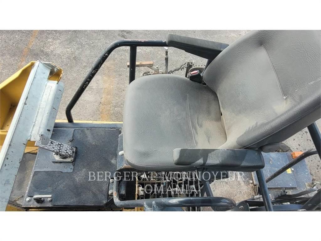 CAT AP-655D Pavimentadoras de asfalto