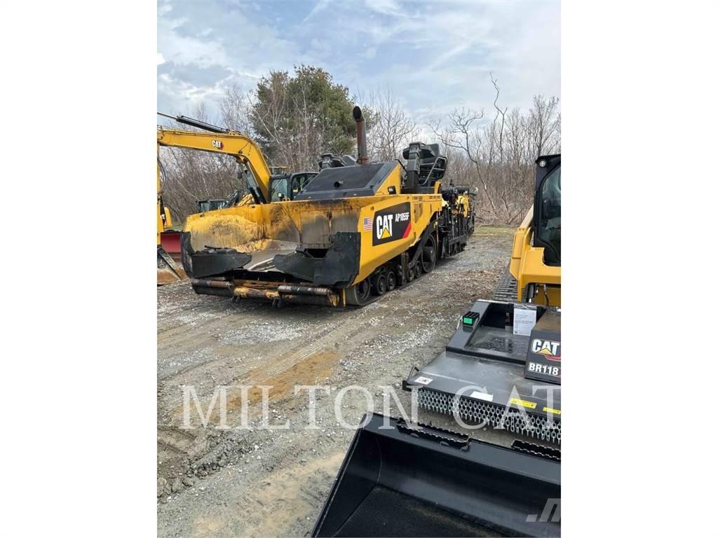 CAT AP1055F Pavimentadoras de asfalto