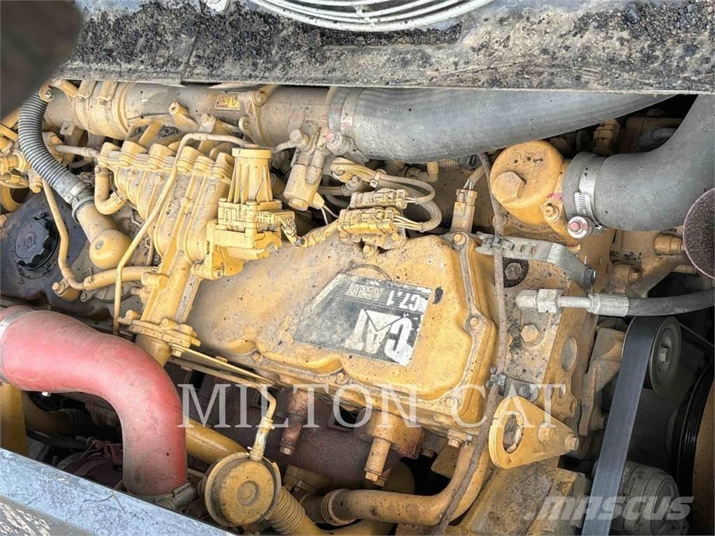 CAT AP1055F Pavimentadoras de asfalto