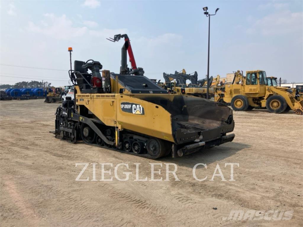 CAT AP1055F Pavimentadoras de asfalto