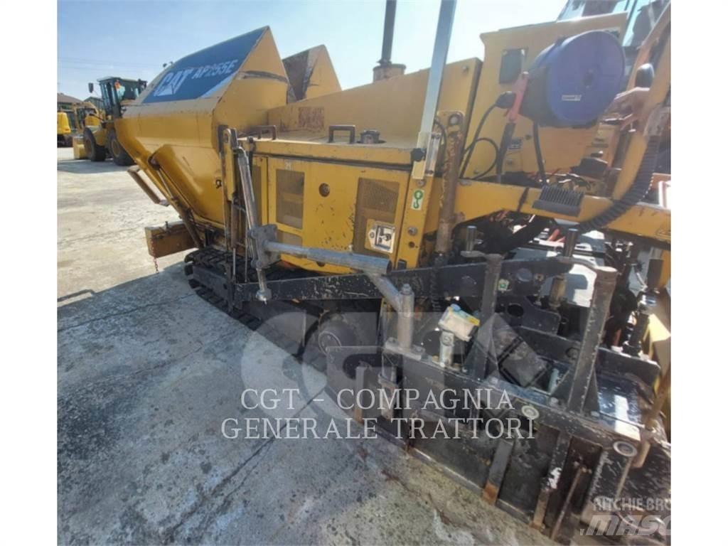 CAT AP255E Pavimentadoras de asfalto