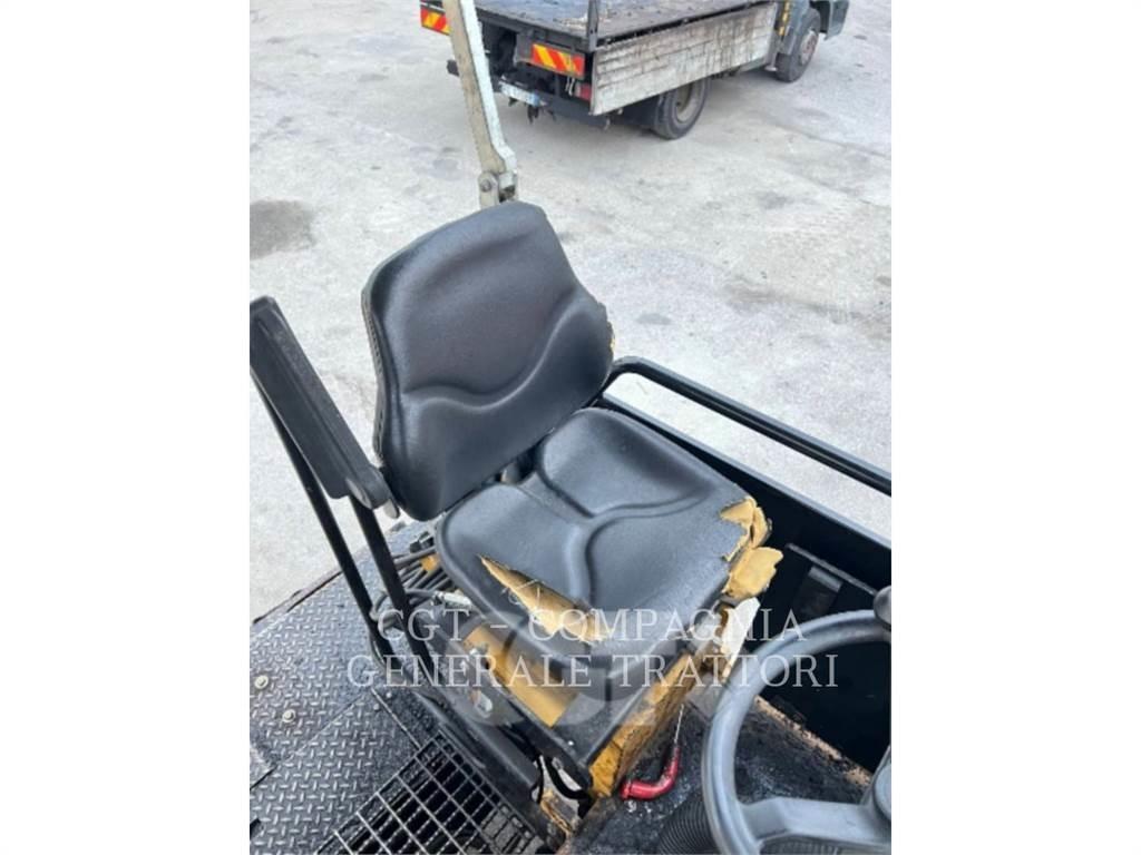 CAT AP300 Pavimentadoras de asfalto