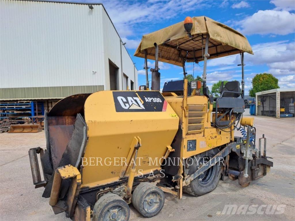 CAT AP300 Pavimentadoras de asfalto