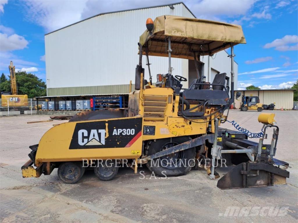 CAT AP300 Pavimentadoras de asfalto
