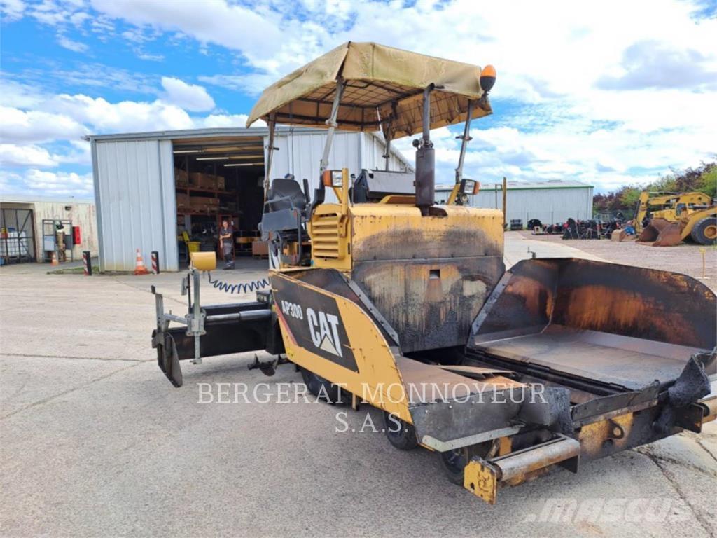 CAT AP300 Pavimentadoras de asfalto