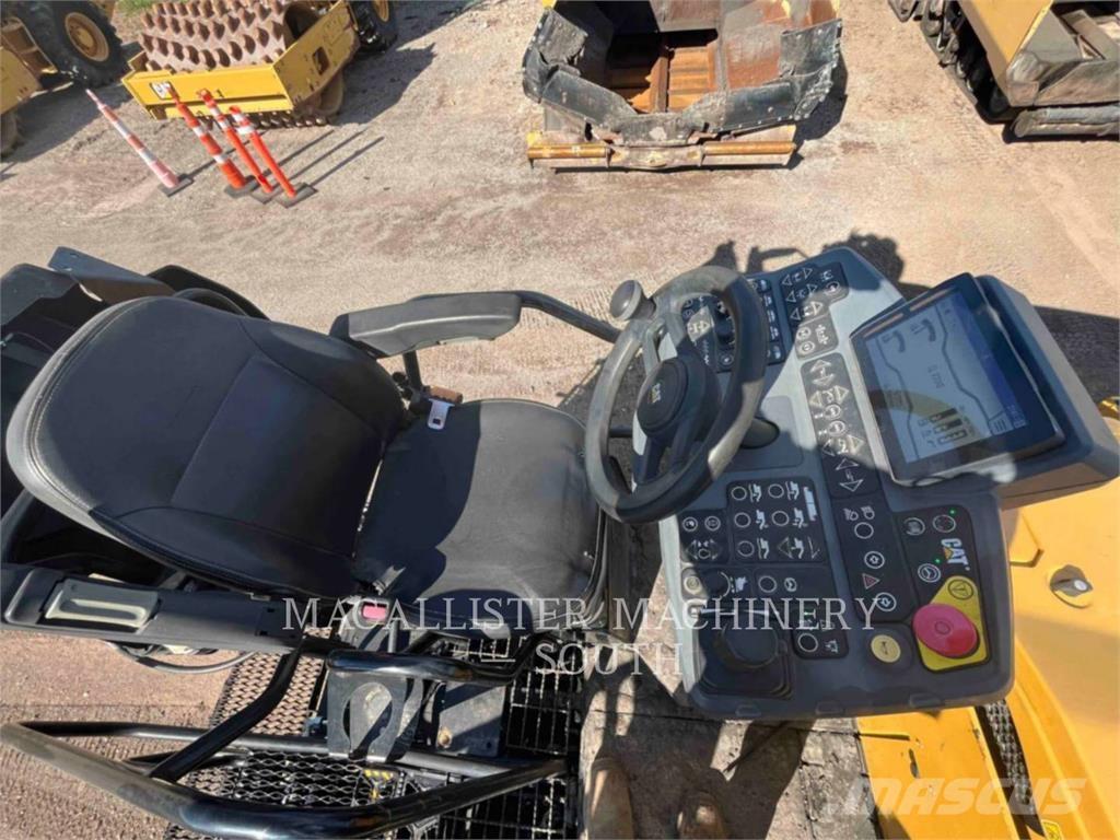 CAT AP555 Pavimentadoras de asfalto