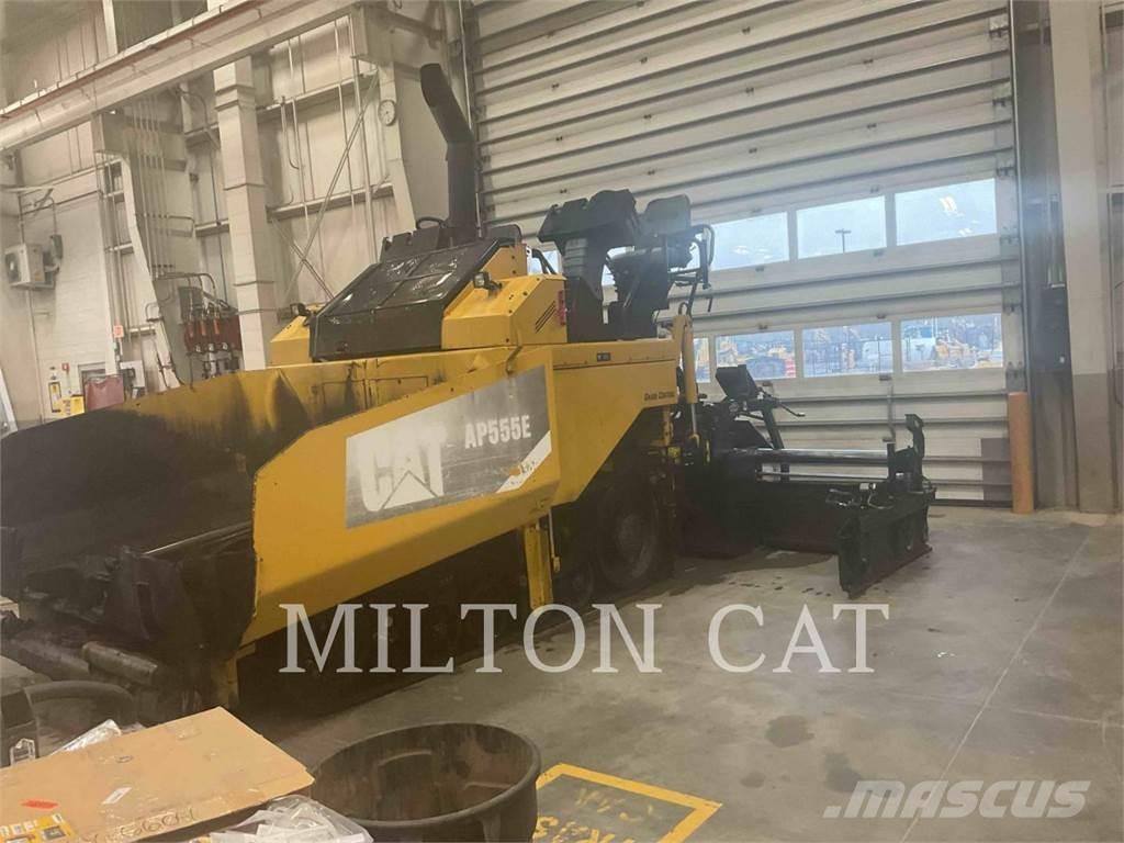 CAT AP555E Pavimentadoras de asfalto