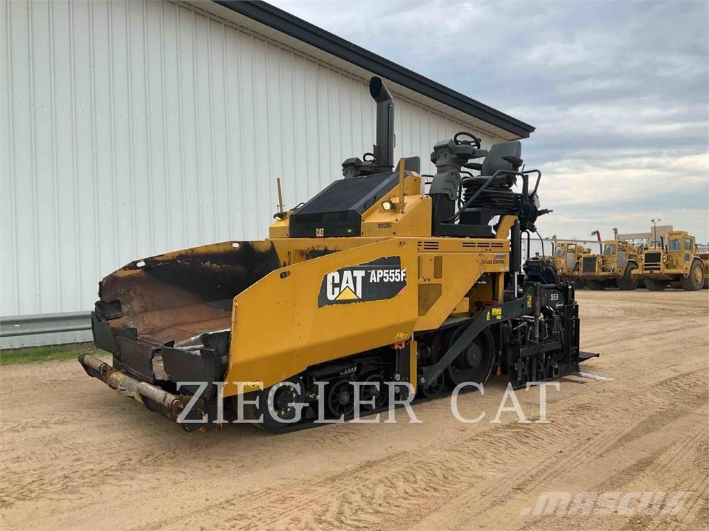 CAT AP555F Pavimentadoras de asfalto
