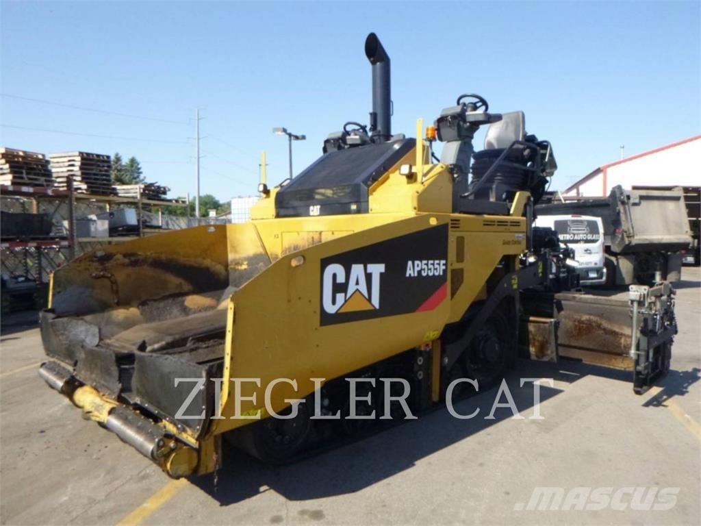 CAT AP555F Pavimentadoras de asfalto