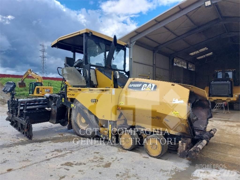 CAT AP600F Pavimentadoras de asfalto
