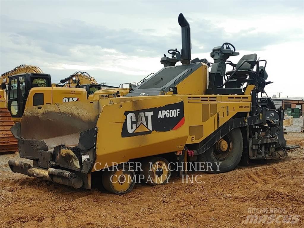 CAT AP600F Pavimentadoras de asfalto