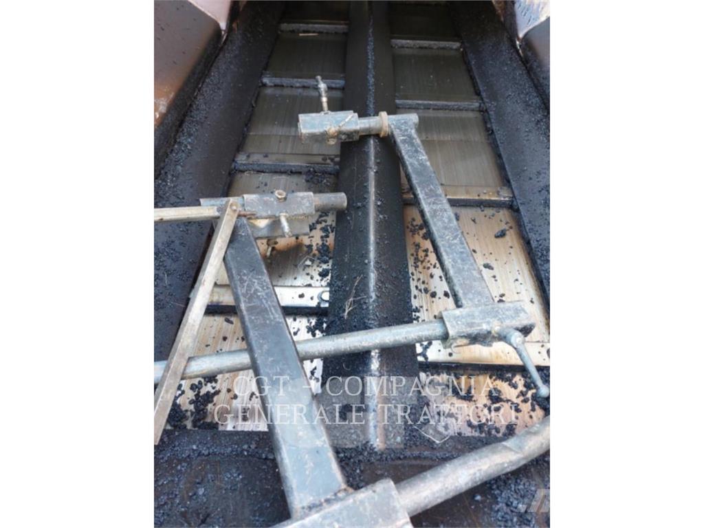 CAT AP600F Pavimentadoras de asfalto