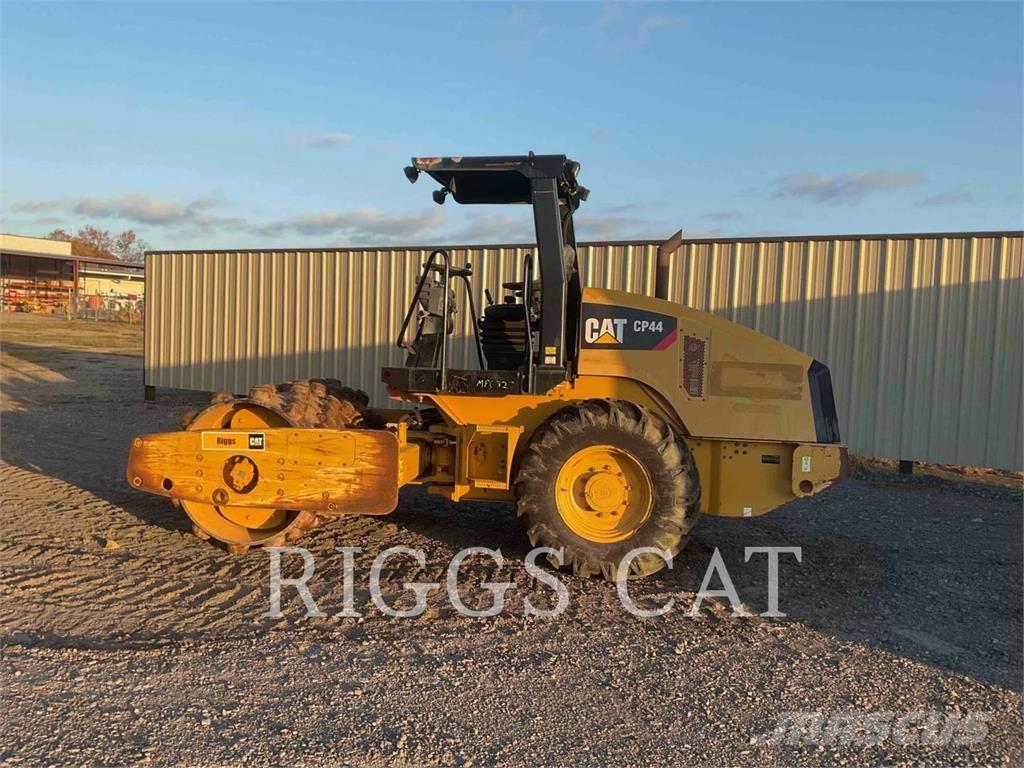 CAT CP44 Compactadores para terra