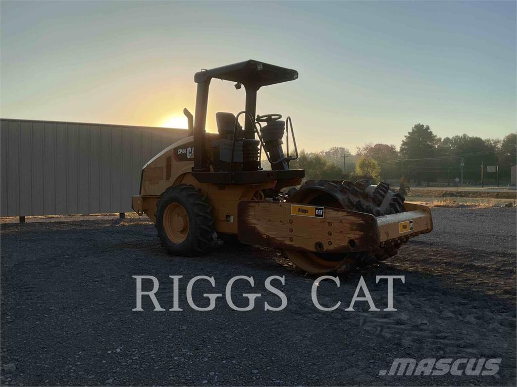 CAT CP44 Compactadores para terra