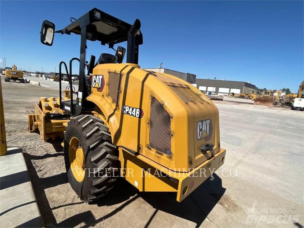 CAT CP44B Cilindros Compactadores monocilíndricos