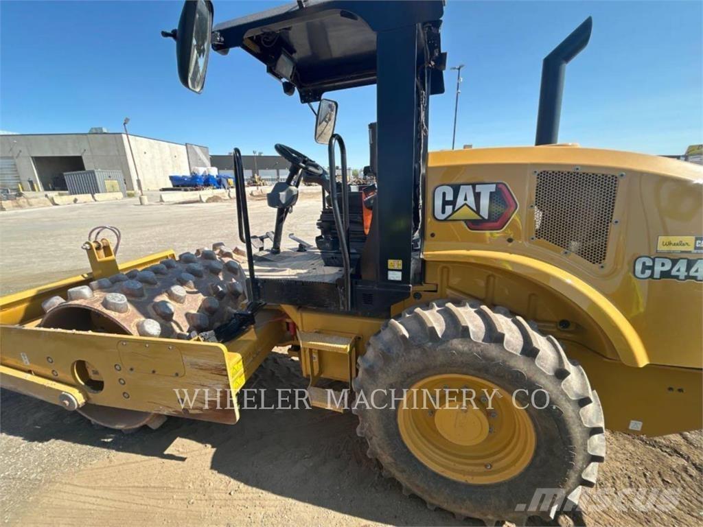 CAT CP44B Cilindros Compactadores monocilíndricos