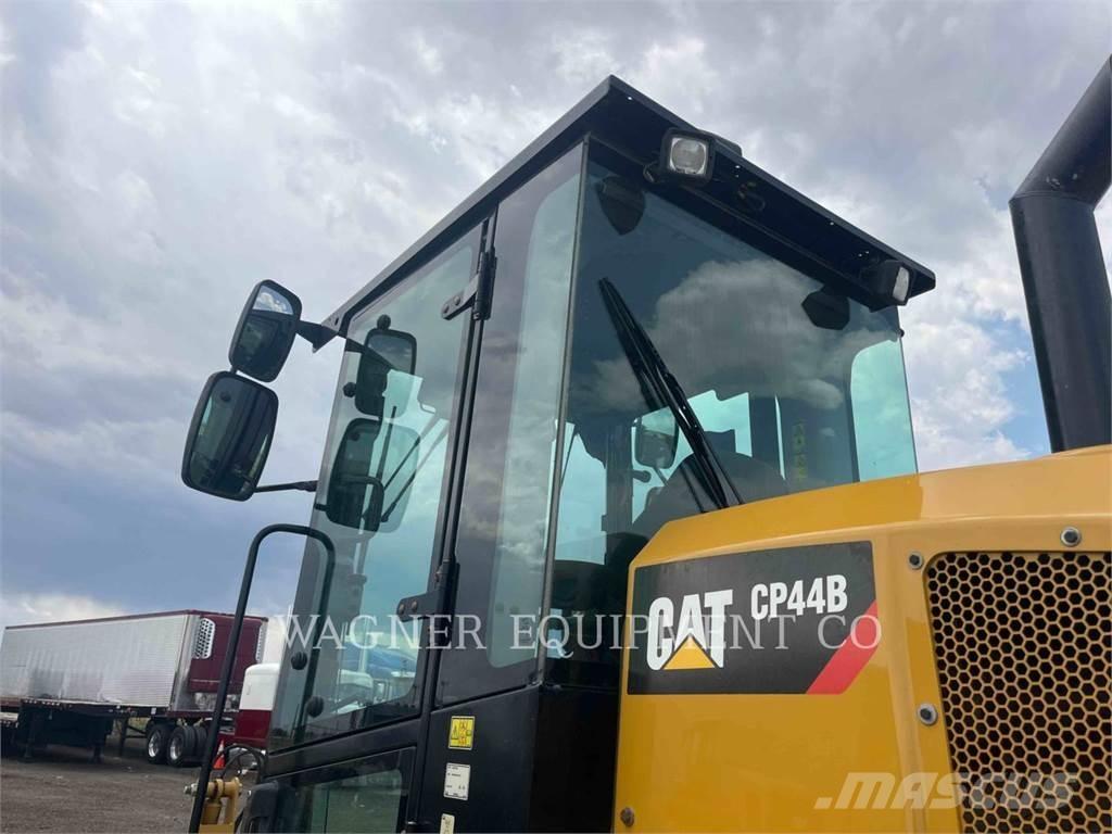 CAT CP44B Compactadores para terra