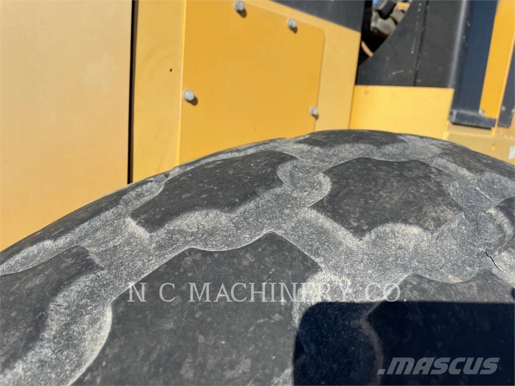 CAT CS54 Pavimentadoras de asfalto