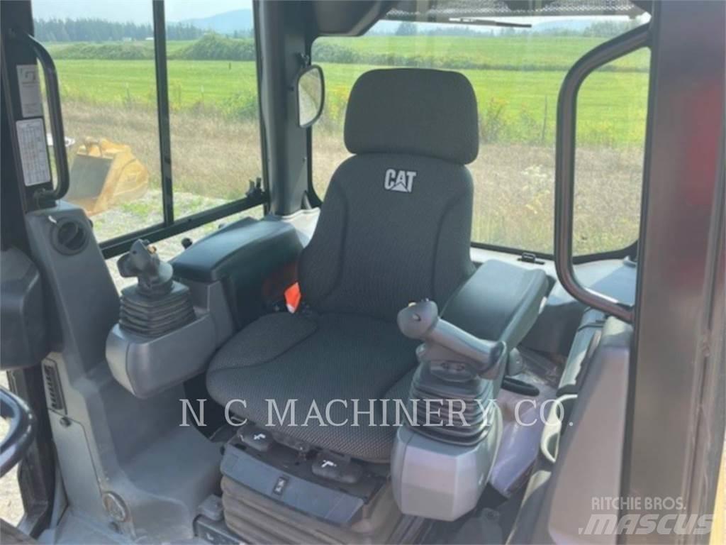 CAT D1 LGPCB Dozers - Tratores rastos