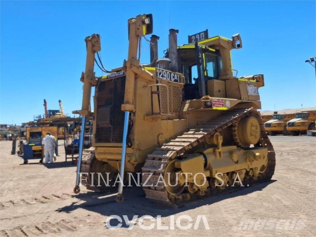 CAT D10T Dozers - Tratores rastos