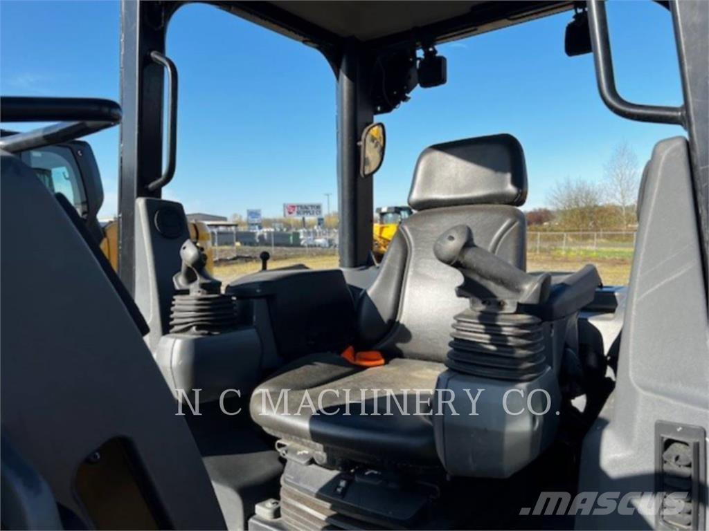 CAT D2 XLCN Dozers - Tratores rastos