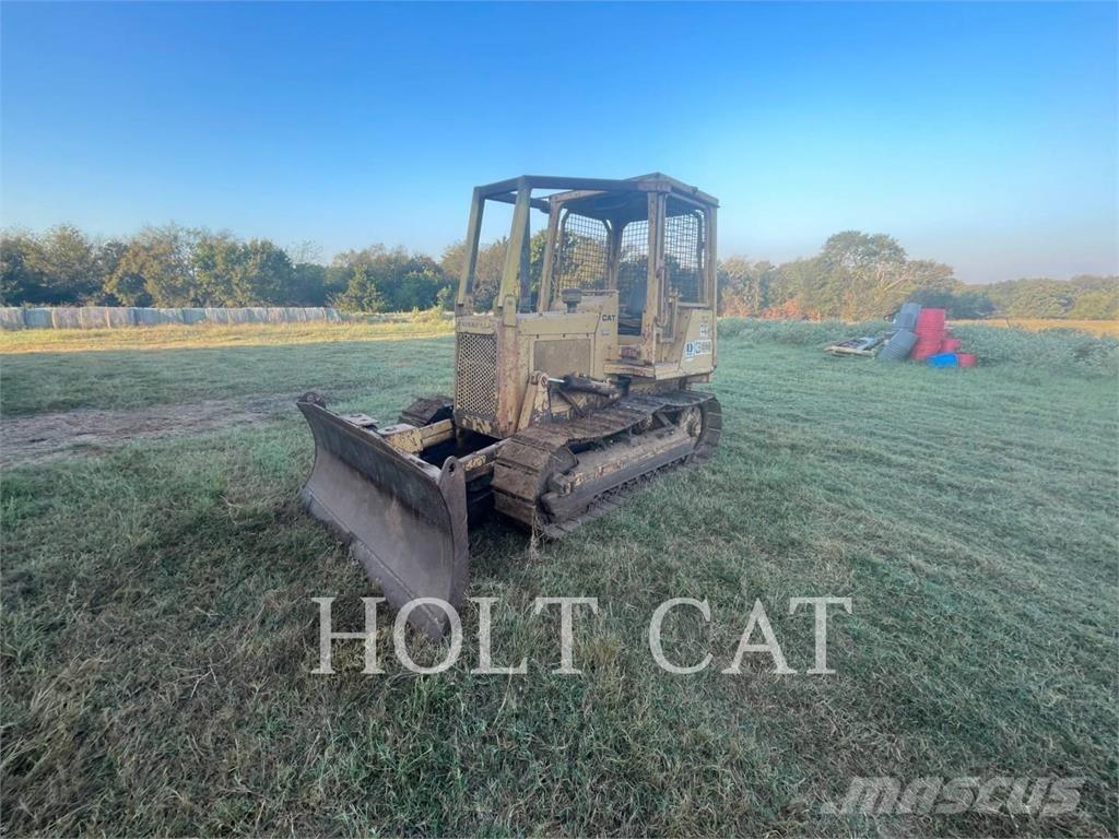 CAT D3B Dozers - Tratores rastos