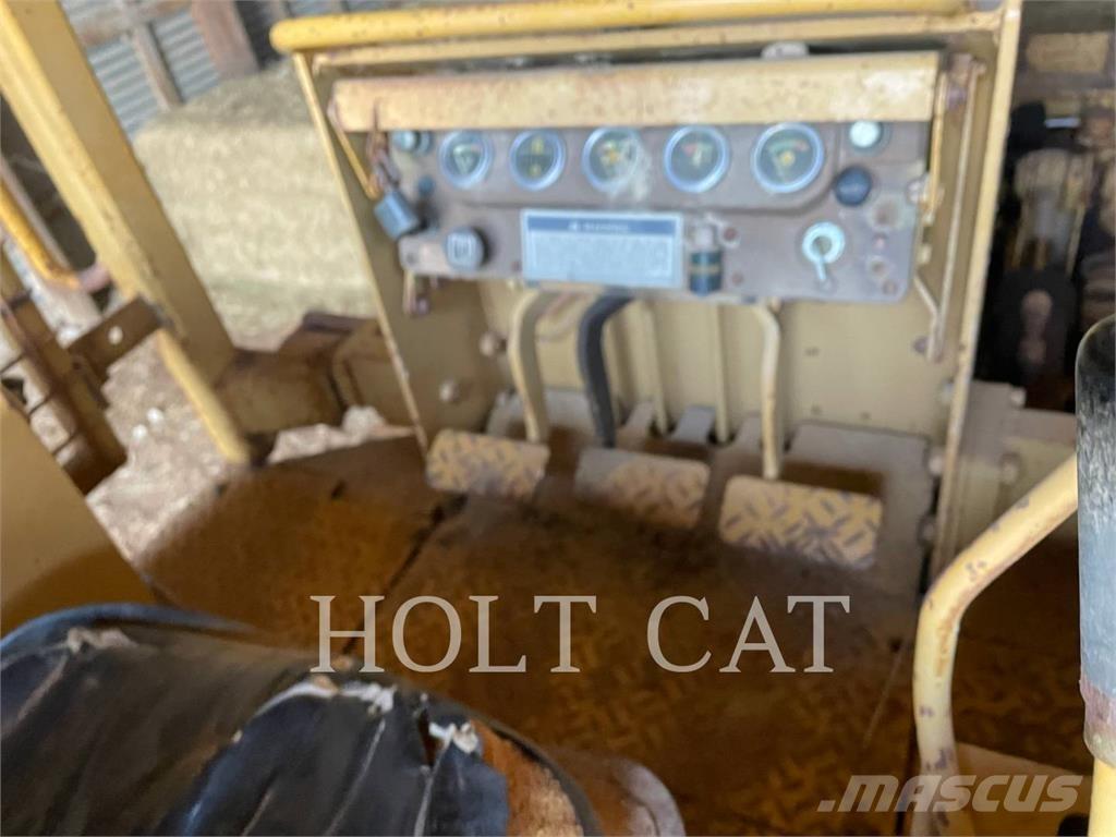 CAT D3B Dozers - Tratores rastos