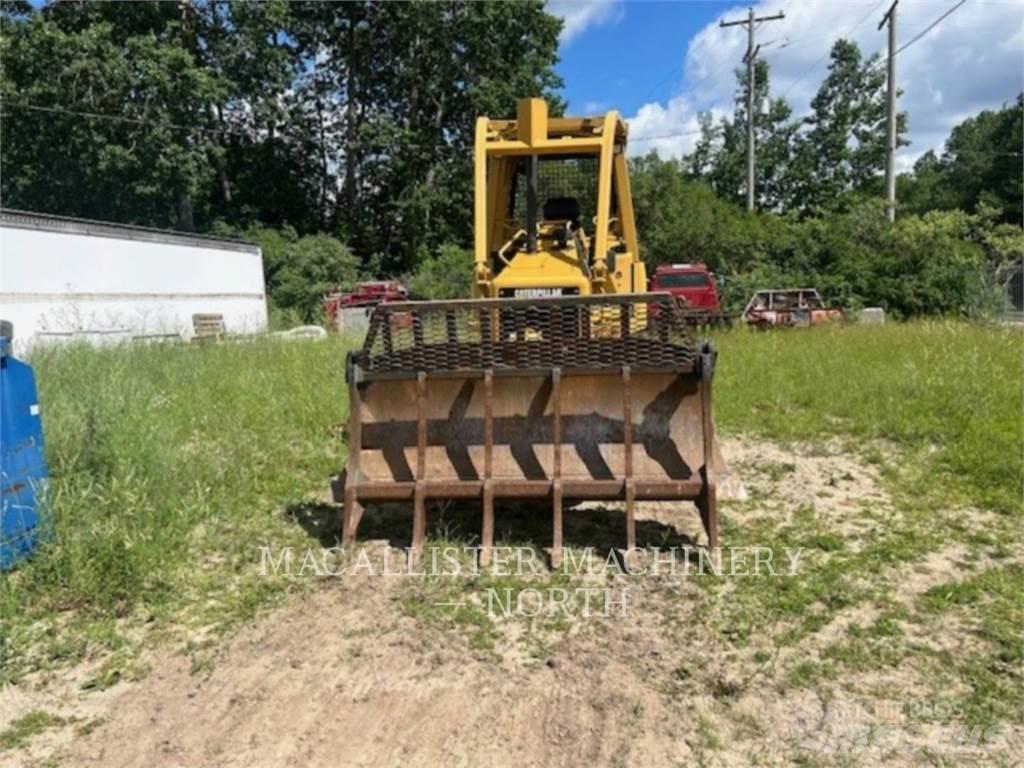CAT D3G Dozers - Tratores rastos
