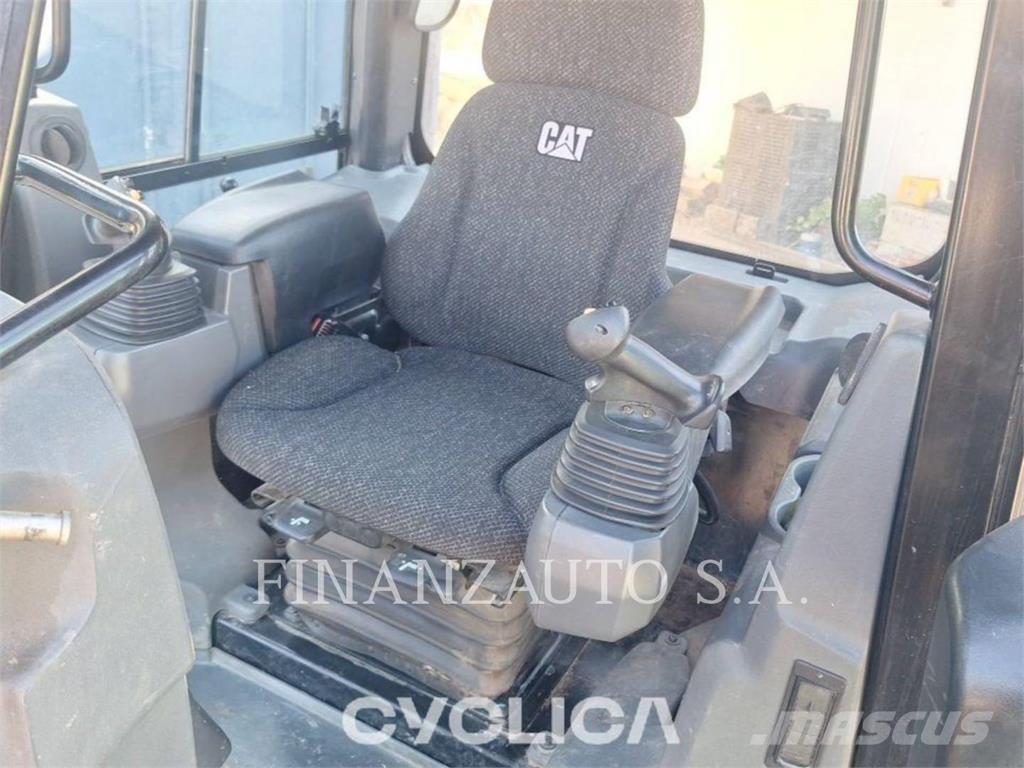 CAT D4K2 Dozers - Tratores rastos