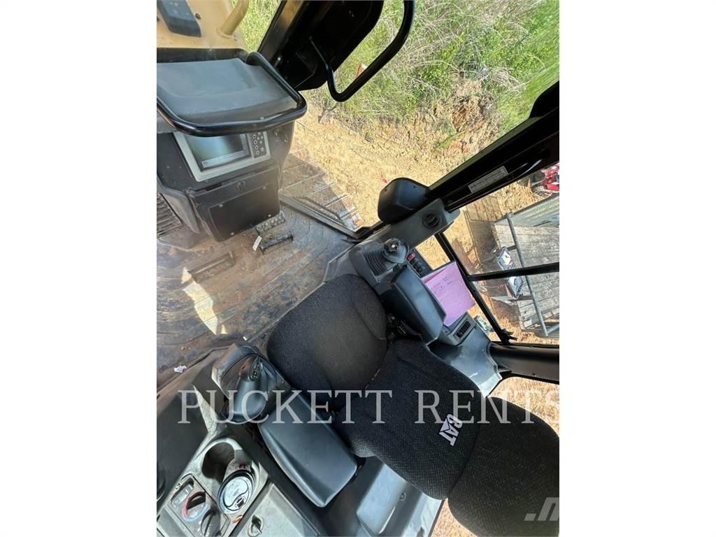 CAT D4K2LGP Dozers - Tratores rastos